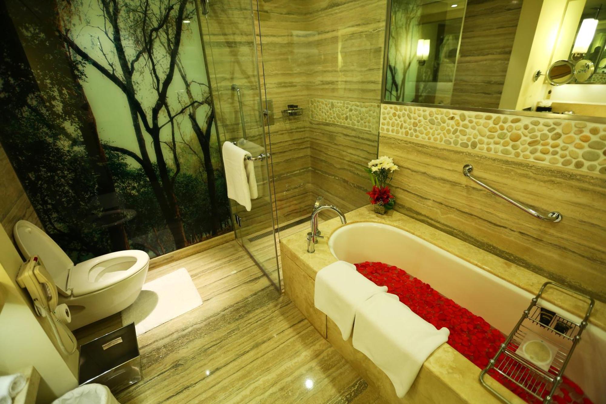 Towers Suite, Club level, 1 Bedroom Suite, 1 King, City View